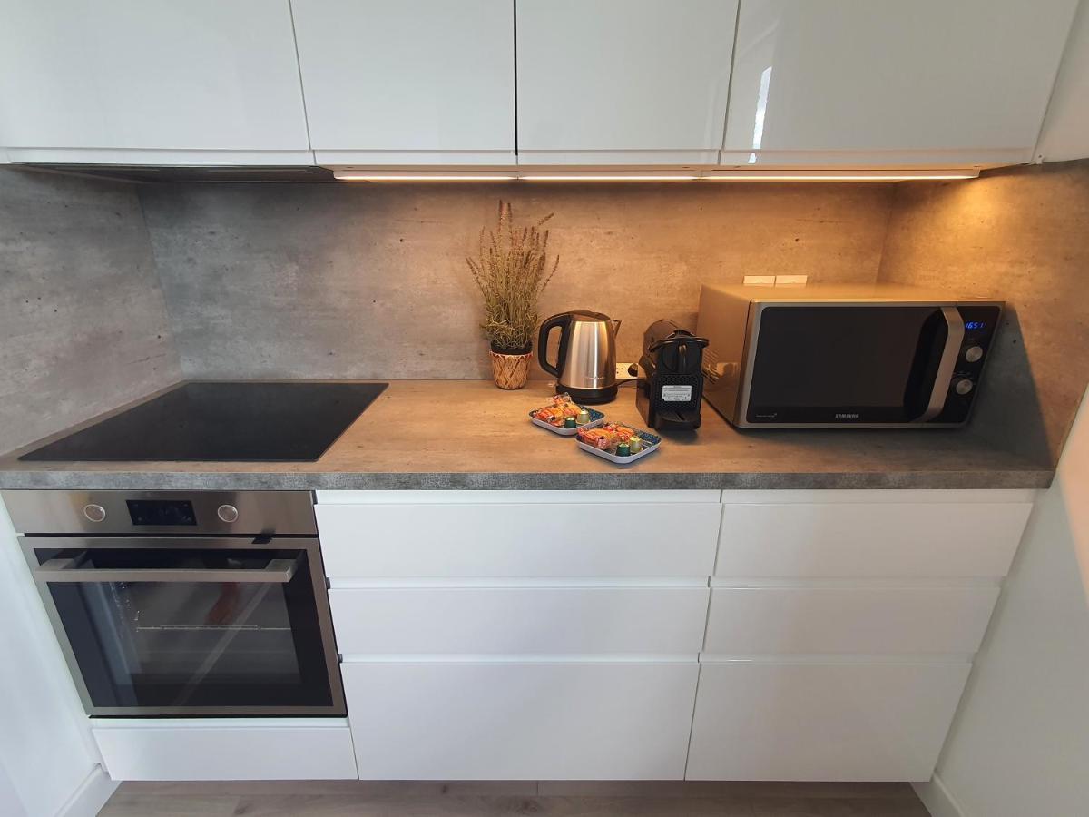 Apartment Viasilvadoma : Metro, Parking, Terrasse